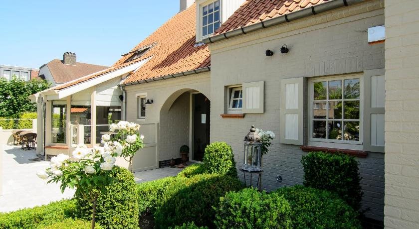 B&B Het Merelnest — 4-Star Luxury Hotel in Oostkamp, Belgium