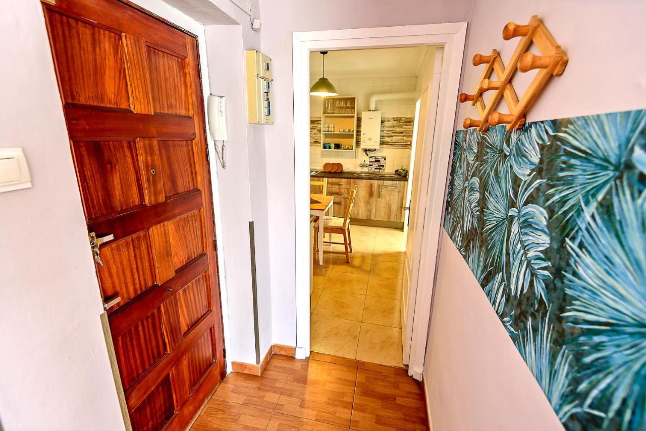Plaza de Toros 3 Bedroom Apartment with Balcony — 4-Star Luxury Hotel in El Puerto De Santa Maria, Spain