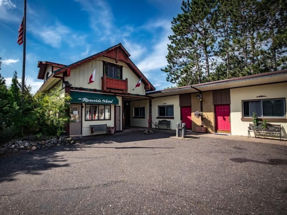 The Riverside Motel - photo 37