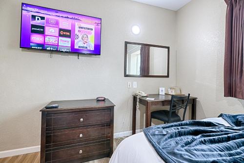 Hotel Dilley Grand - photo 10