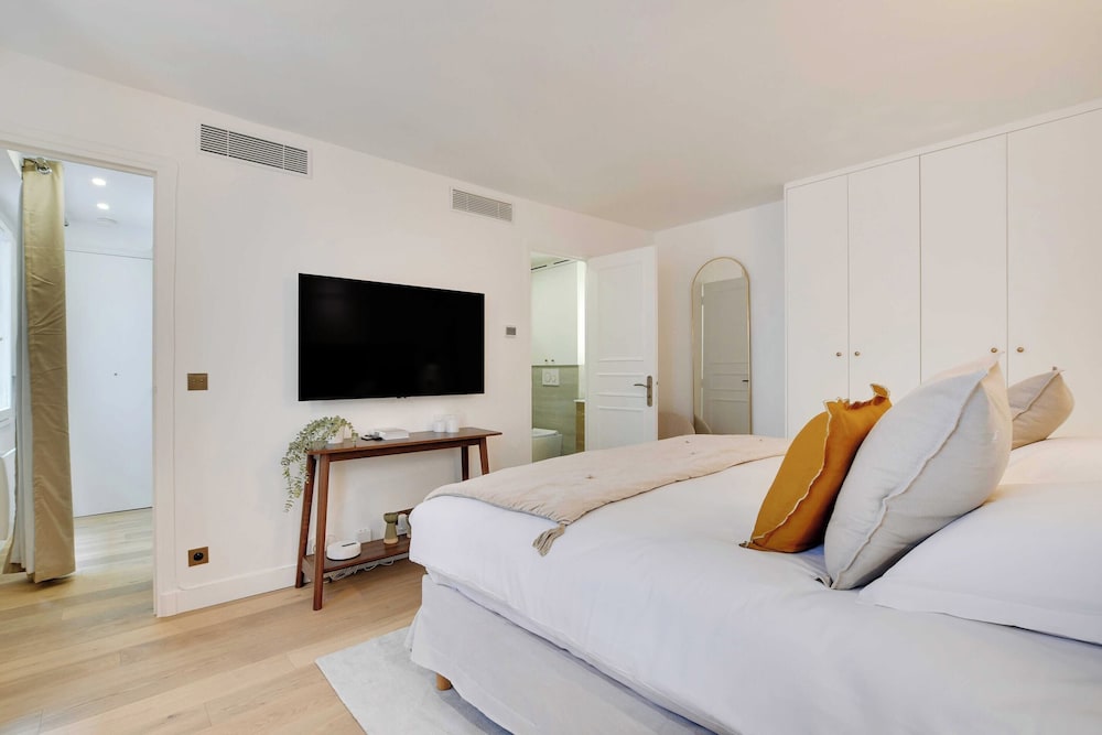 Superb Apartment With Ac 1br 2p le Marais — 4-Star Luxury Hotel in Paris, France