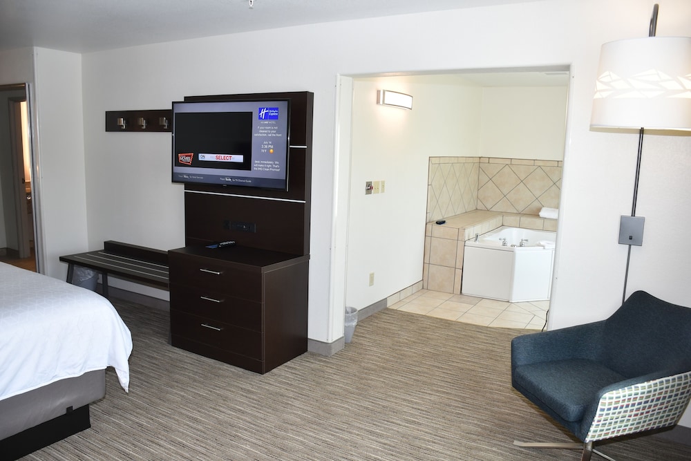 Holiday Inn Express & Suites Evanston By IHG - photo 31