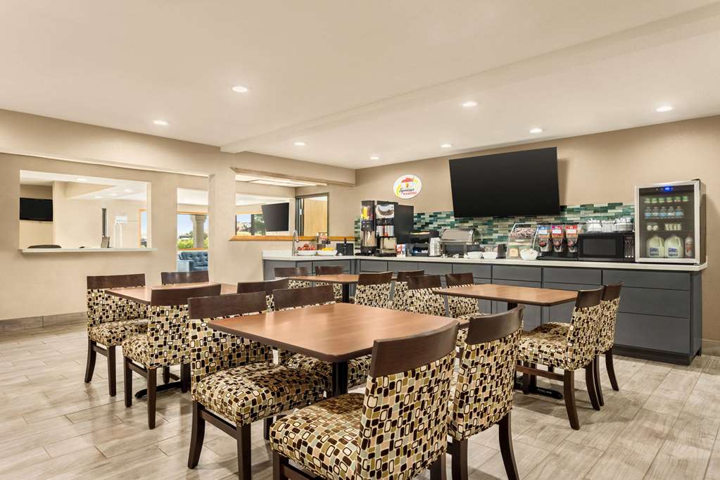 Super 8 by Wyndham Ankeny Des Moines Area - photo 26