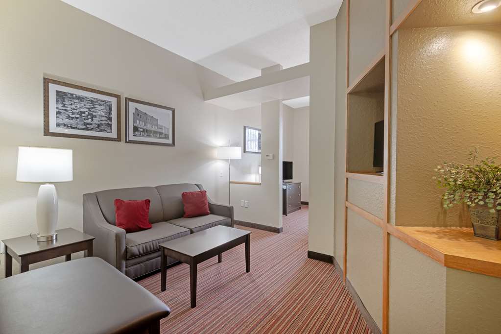 Best Western Plus Bradbury Inn & Suites - photo 32