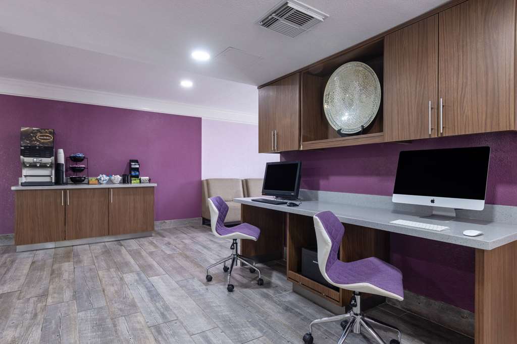 La Quinta Inn by Wyndham Kansas City Lenexa - photo 51