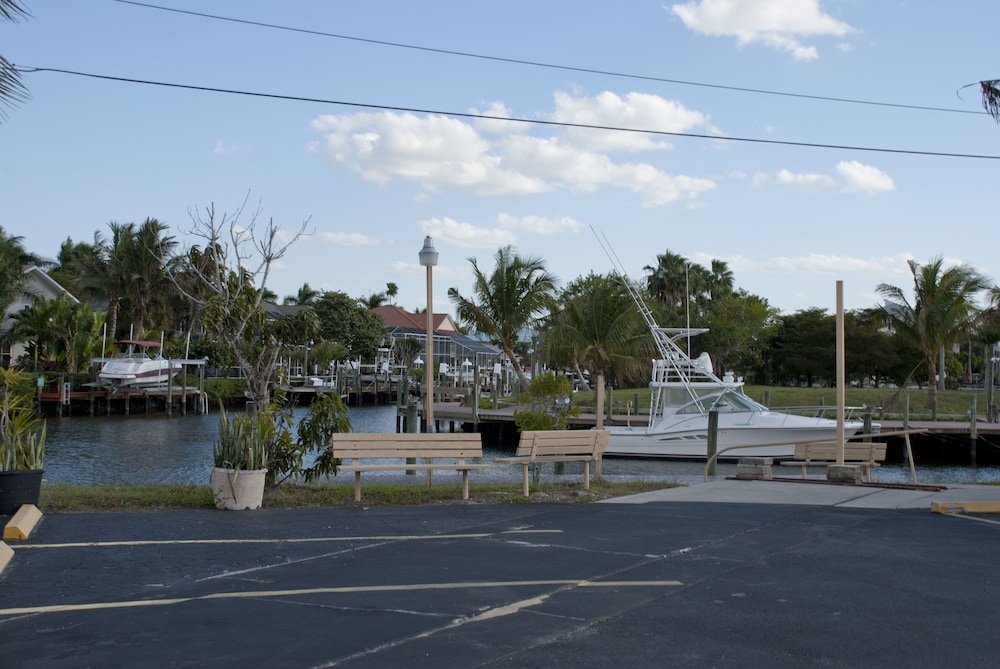 Tahitian Inn Motel - photo 21