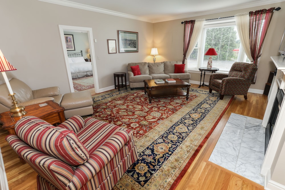 Oakmont Inn - photo 35
