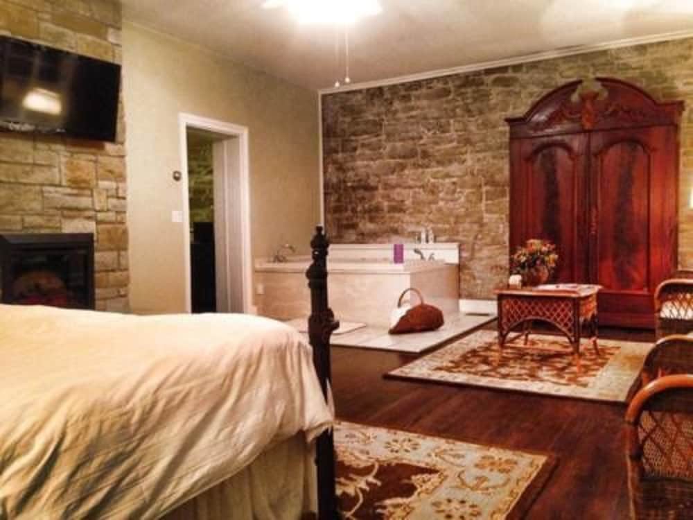 Captain Wohlt Inn Bed & Breakfast - photo 3