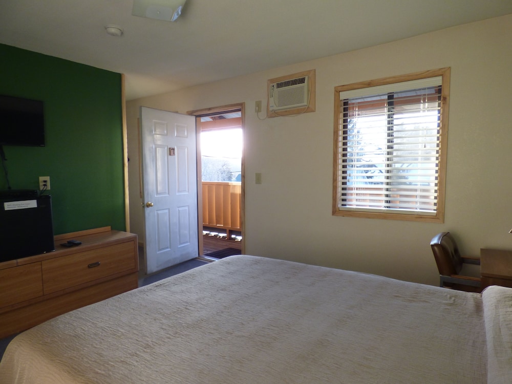 The Hitching Post Hotel and Farm Store - photo 26