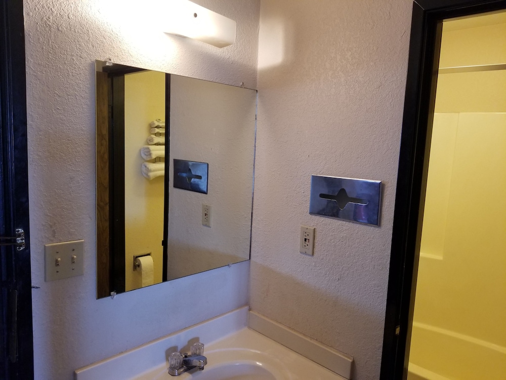 Americas Stay Inn - photo 21