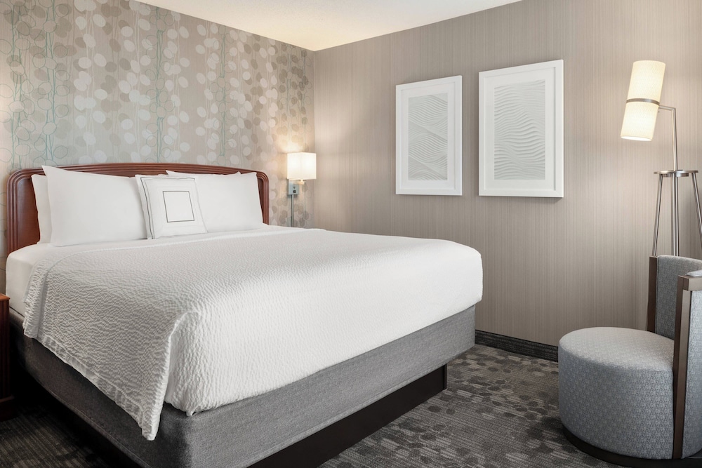 Courtyard by Marriott Chicago Bloomingdale - photo 12