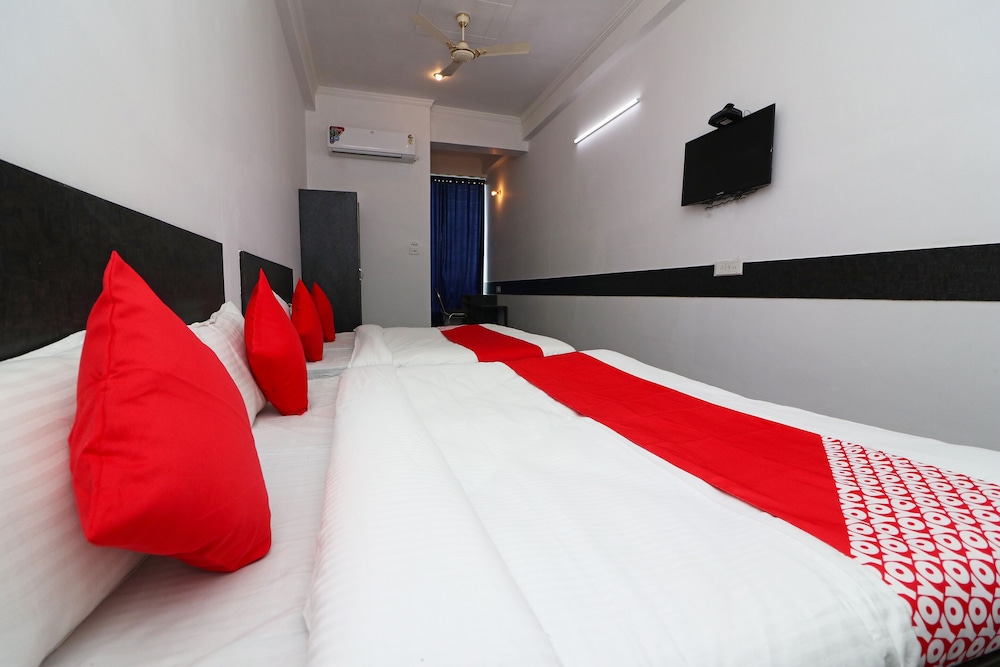 OYO 36432 Hotel Tarang