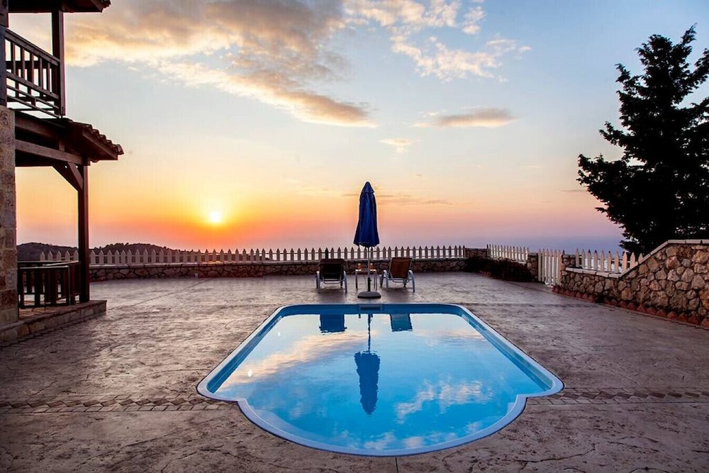 Vissala 5 Alkanna in Chortata — 4-Star Luxury Hotel in Lefkada, Greece