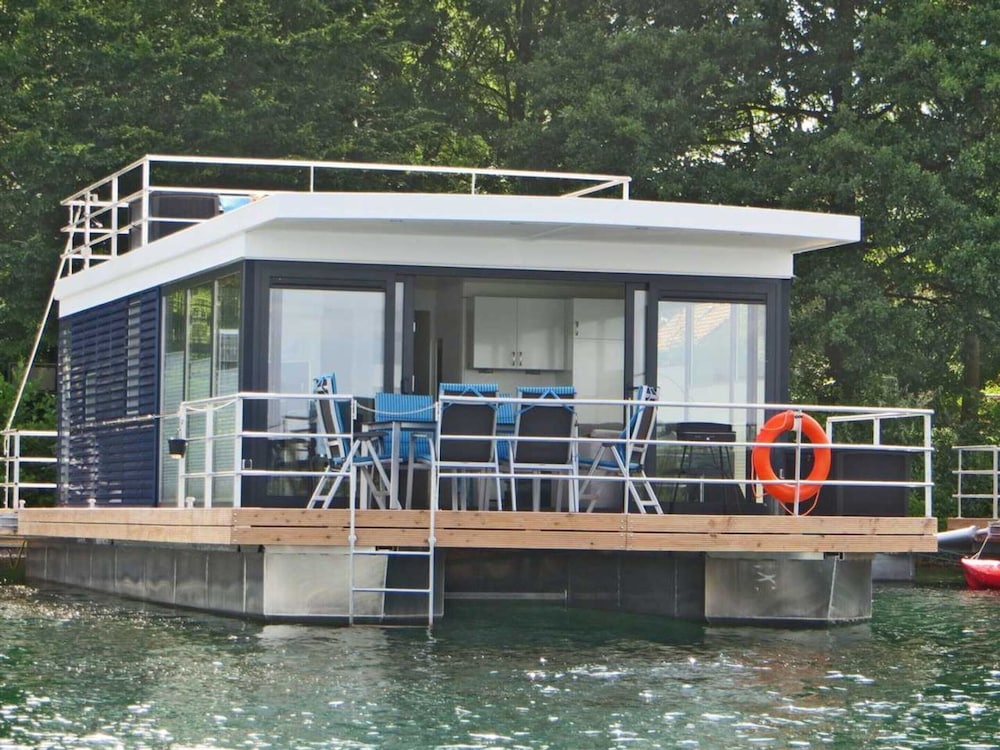 Hausboot am Xantener Nordsee — hotel in Xanten