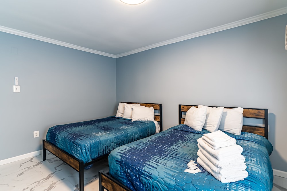 Boardwalk Hotel Charlee & Beach House Rentals - photo 21