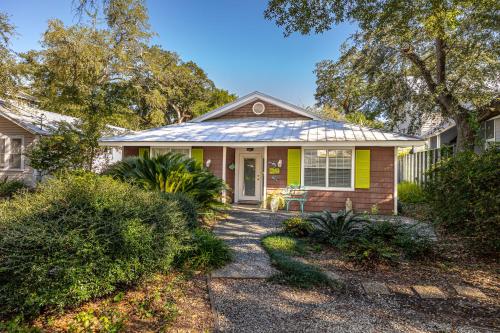 Leapin' Lizard Cottage — 4-Star Luxury Hotel in Saint Simons Island, United States
