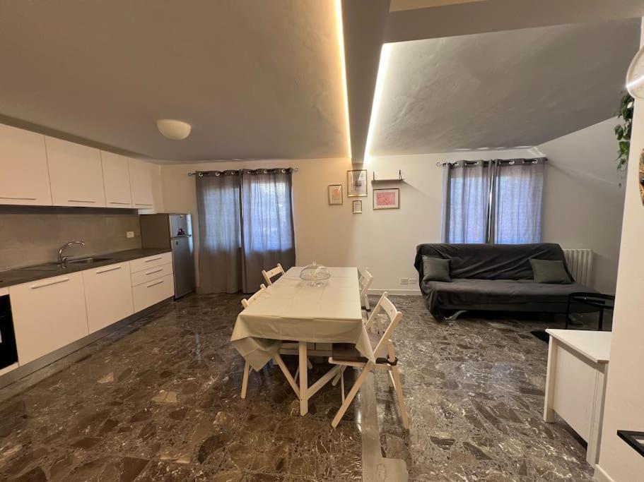 Luminoso Appartamento Vista Mare in San Benedetto Del Tronto, Italy