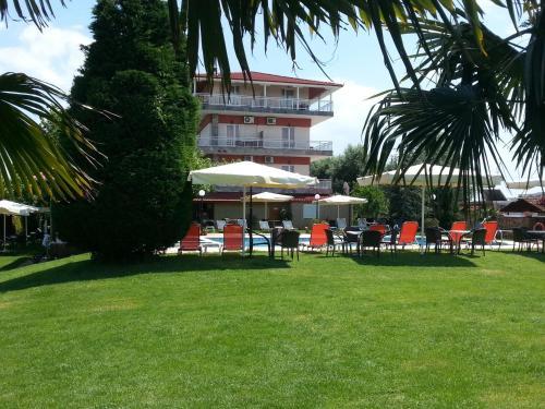 Denis Hotel and Bungalows — hotel in Korinos