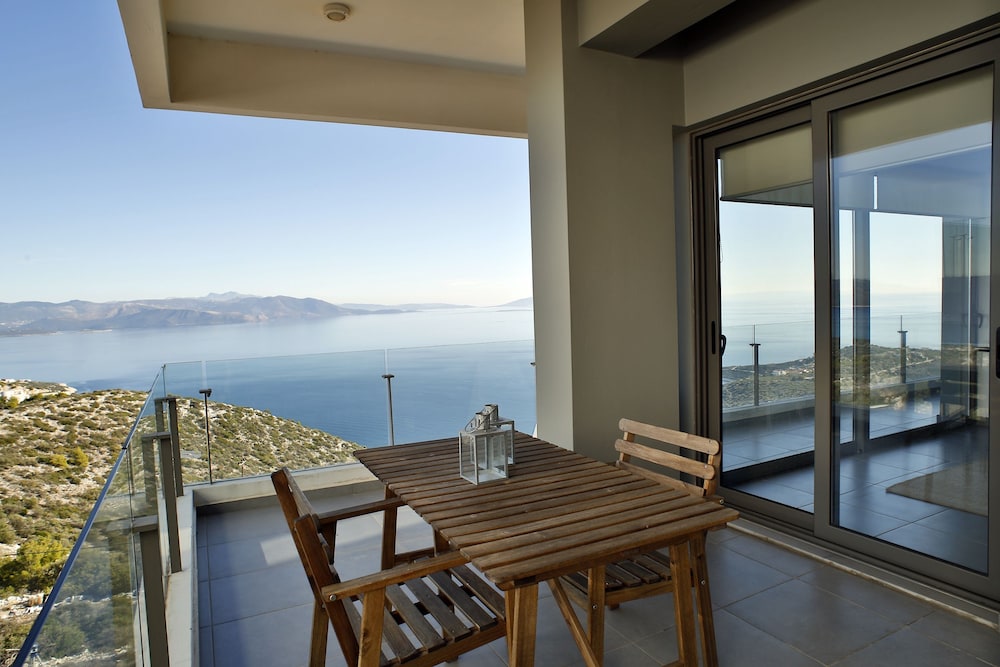 Seaview villa Loft — 4-Star Luxury Hotel in Marathonas, Greece