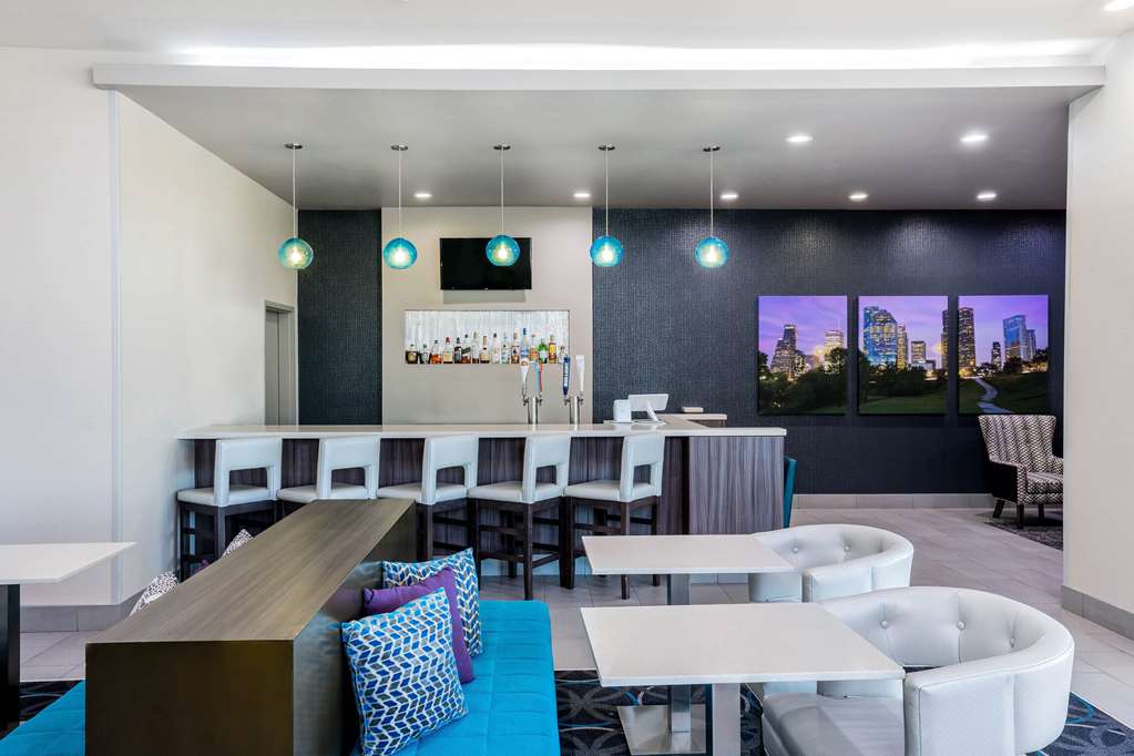 La Quinta Inn & Suites by Wyndham Houston Cypress - photo 27