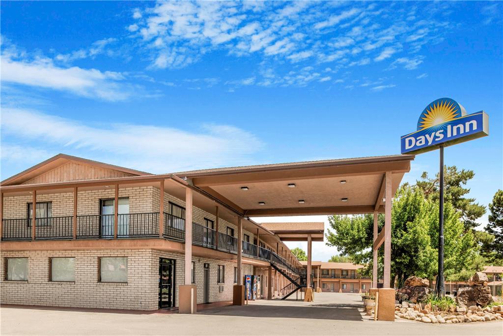 Days Inn by Wyndham Cortez - carbon neutral hotel in Cortez