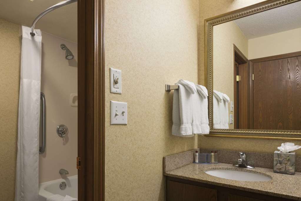 Hawthorn Suites by Wyndham Fort Wayne - photo 6