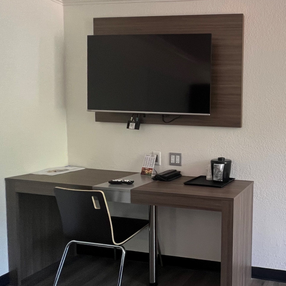 Reagan Resorts Inn - photo 17