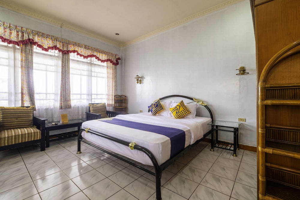 Spot On 1896 Hotel Mahkota Pantai in Sukabumi, Indonesia