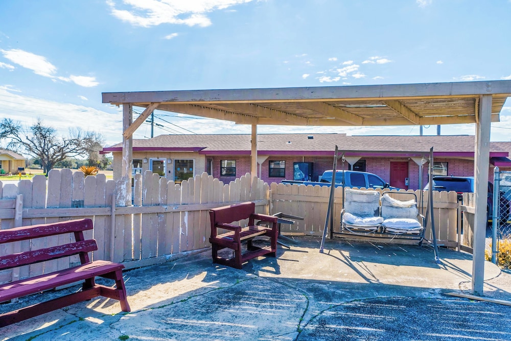 Oyo Hotel Beeville Us 181 - photo 81