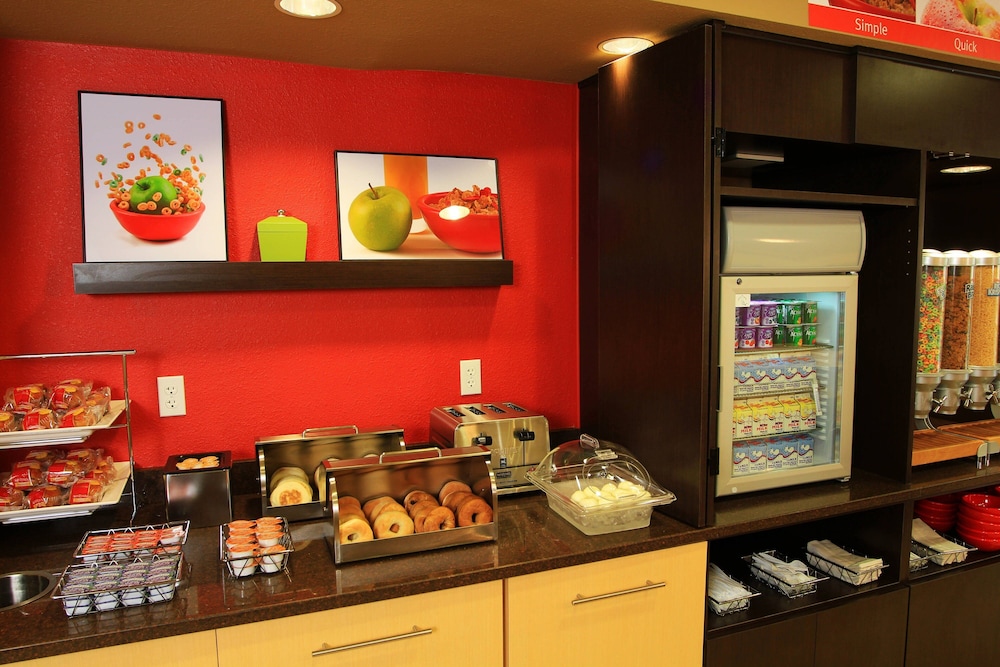 Towneplace Suites by Marriott East Lansing - photo 27