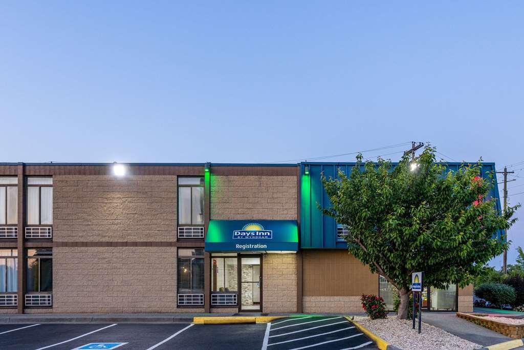 Days Inn by Wyndham Winchester - photo 2