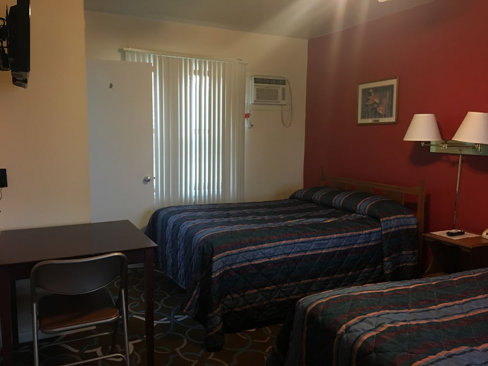 Hilltop Motel - photo 27