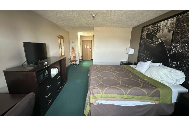 Burgundy Inn & Suites - photo 15