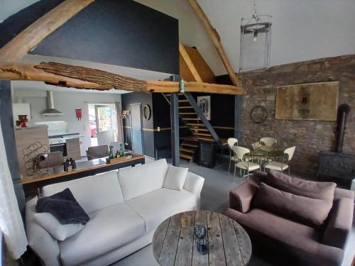 Le charme des Pierres et wellness — hotel in Ohey
