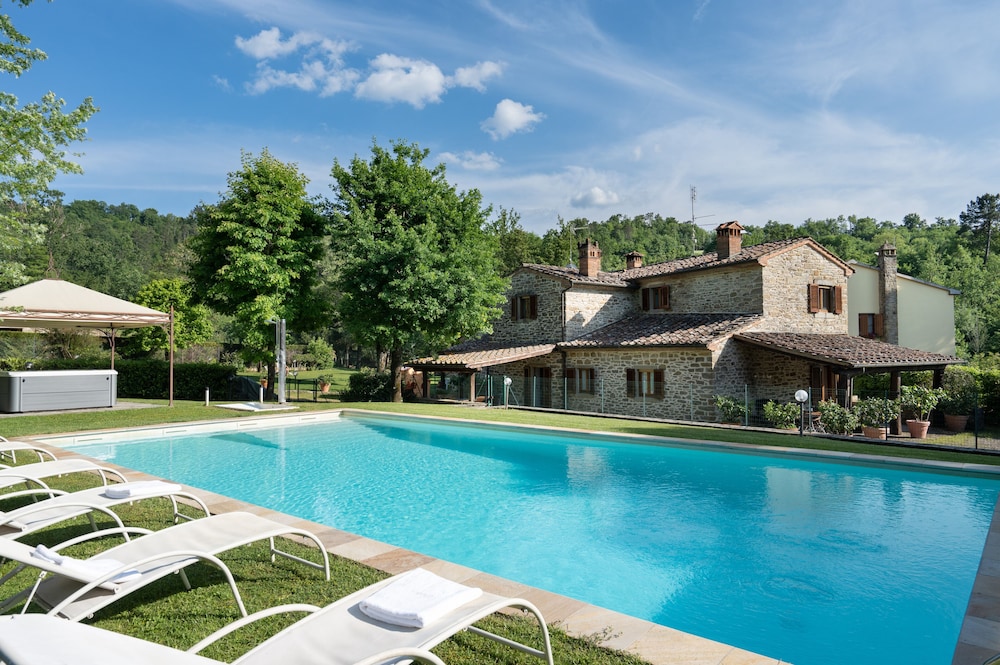 Villa Il Mulino — 4-Star Luxury Hotel in Subbiano, Italy