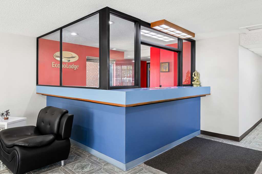 Econo Lodge Emporia - photo 6