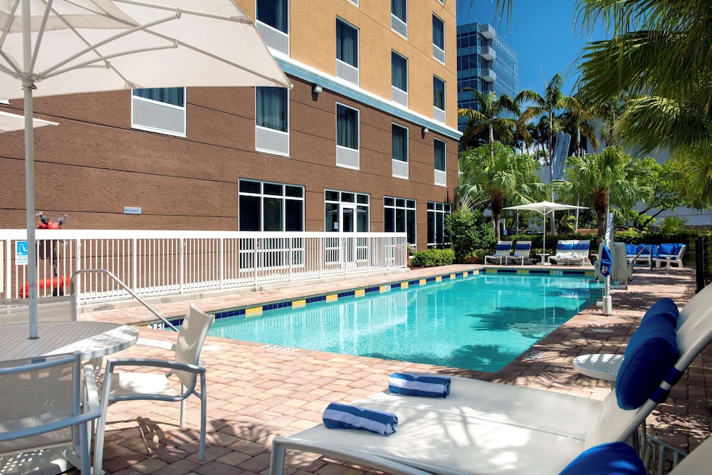 Hampton Inn by Hilton Hallandale Beach Aventura - photo 26