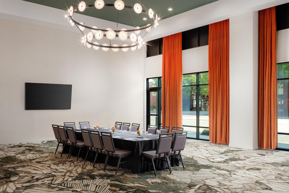 Embassy Suites By Hilton Chattanooga Downtown - photo 73