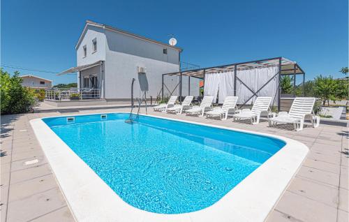 Beautiful Home In Kaocine With Kitchen — 4-Star Luxury Hotel in Drnis, Croatia