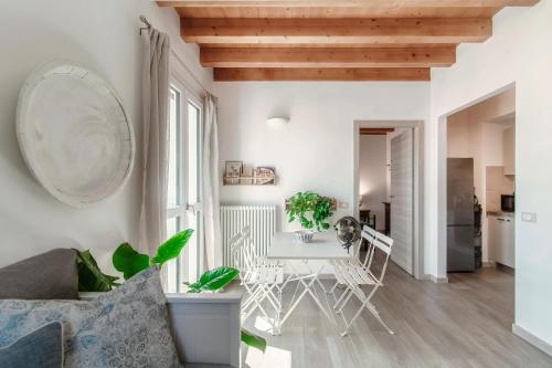 Casa Luna by Quokka 360 Como Cathedral and city view — 4-Star Luxury Hotel in Como, Italy