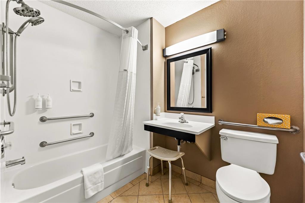 Super 8 by Wyndham Elgin - photo 13