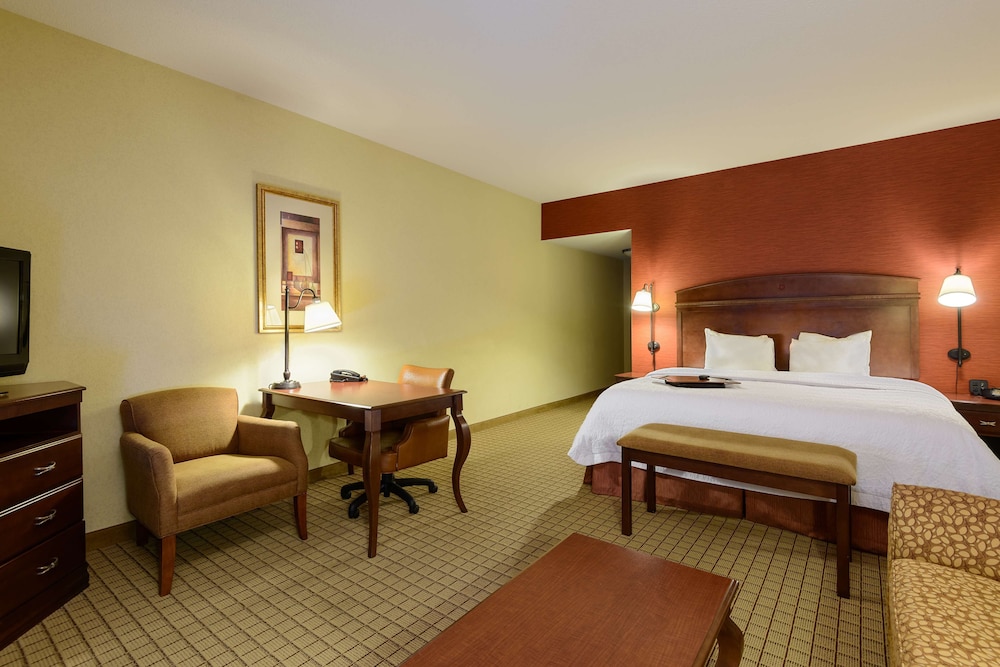 Hampton Inn & Suites Peoria at Grand Prairie IL - photo 19