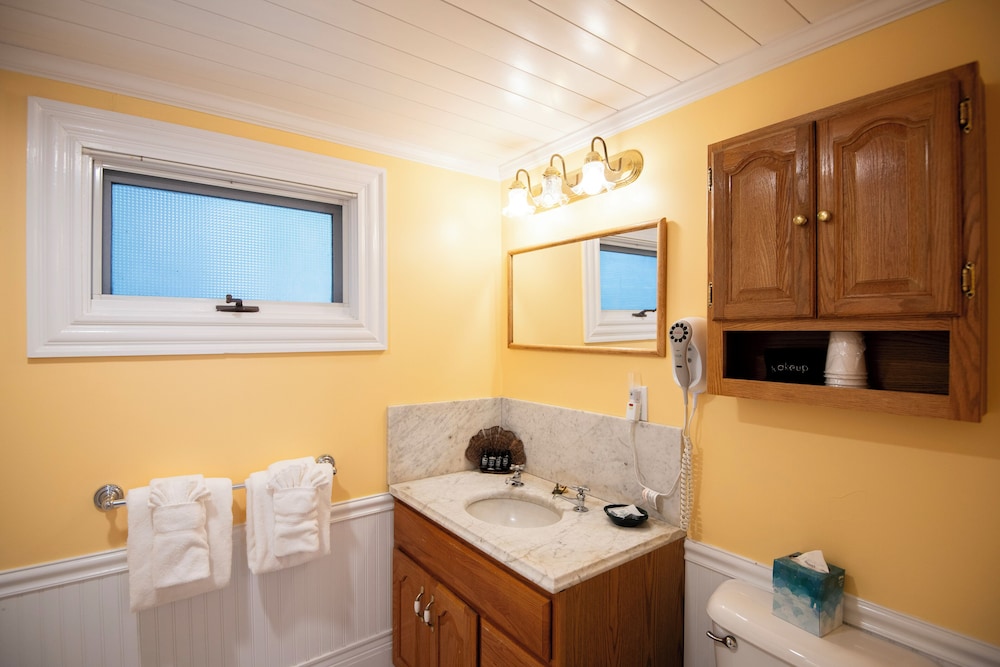 Sand Bar Cottage Inn - photo 85