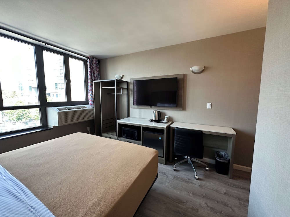 Regal Inn & Suites New York LaGuardia Hotel - photo 4