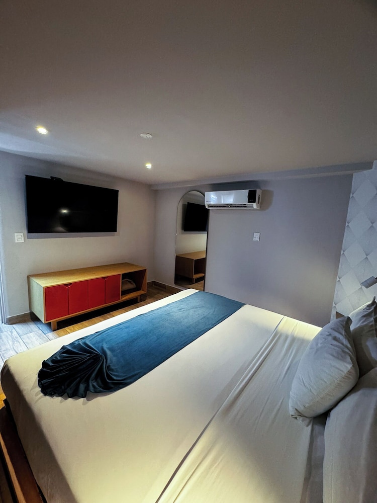 Oliva Plaza Hotel