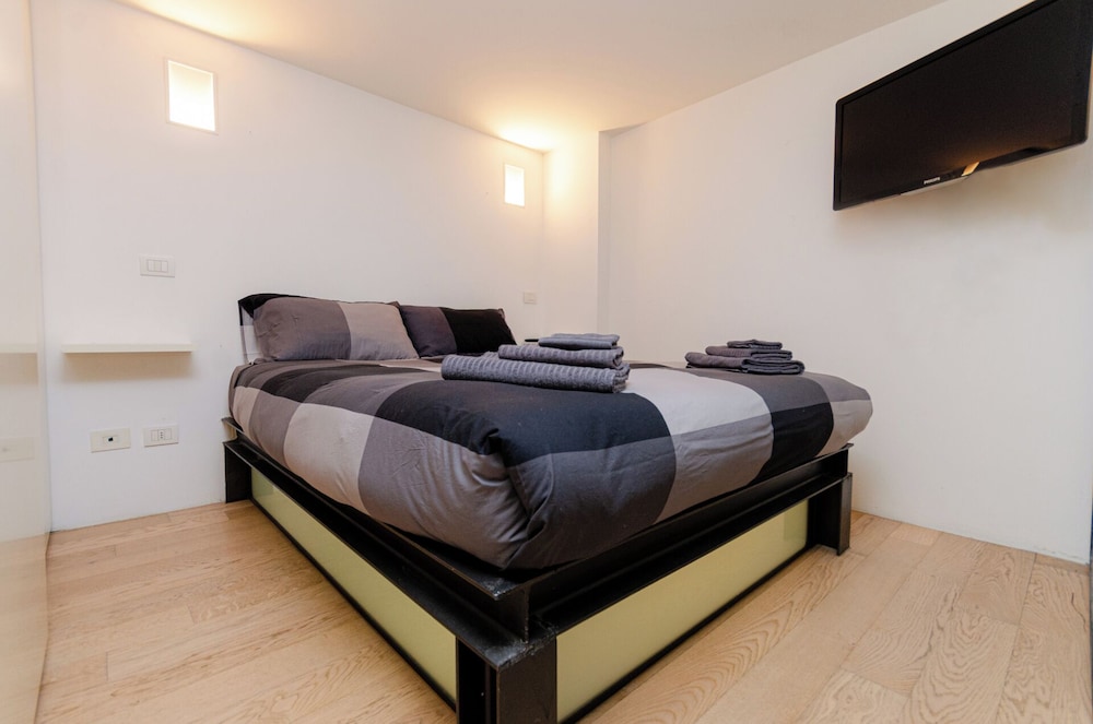 VivimiHome Loft su due livelli con terrazzo — 4-Star Luxury Hotel in Milan, Italy