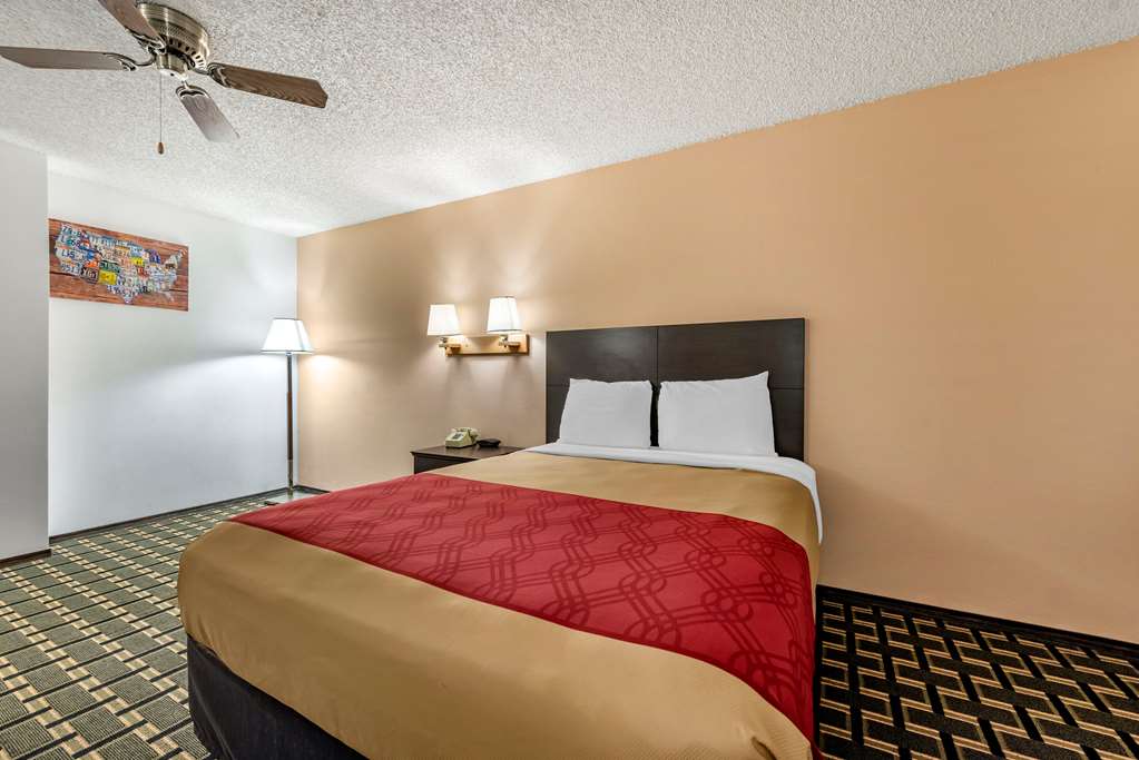Econo Lodge La Junta - photo 10