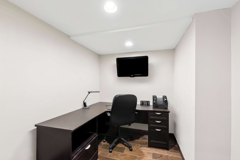 Hampton Inn Pennsville - photo 8