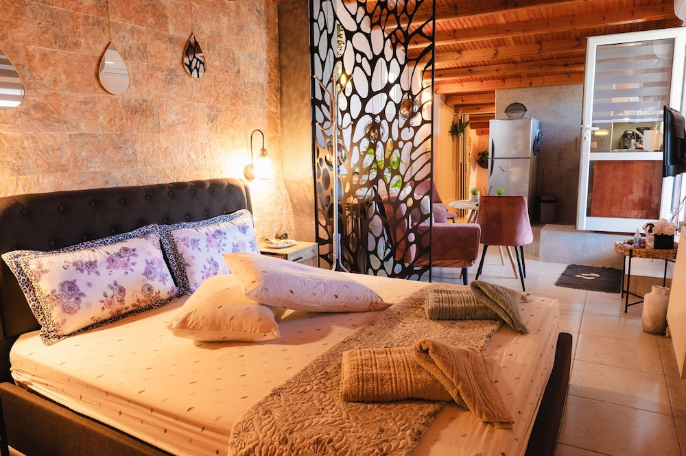 Attic Suite in Alykes — 4-Star Luxury Hotel in Volos, Greece