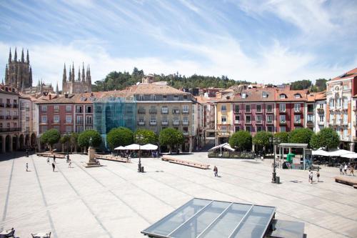 Increible Piso En La Plaza Mayor Con Garaje — Burgos